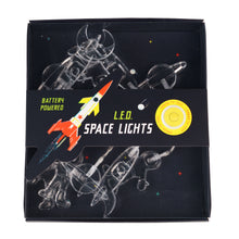 Afbeelding in Gallery-weergave laden, Space lights - Astronaut, raket en planeet - REX

